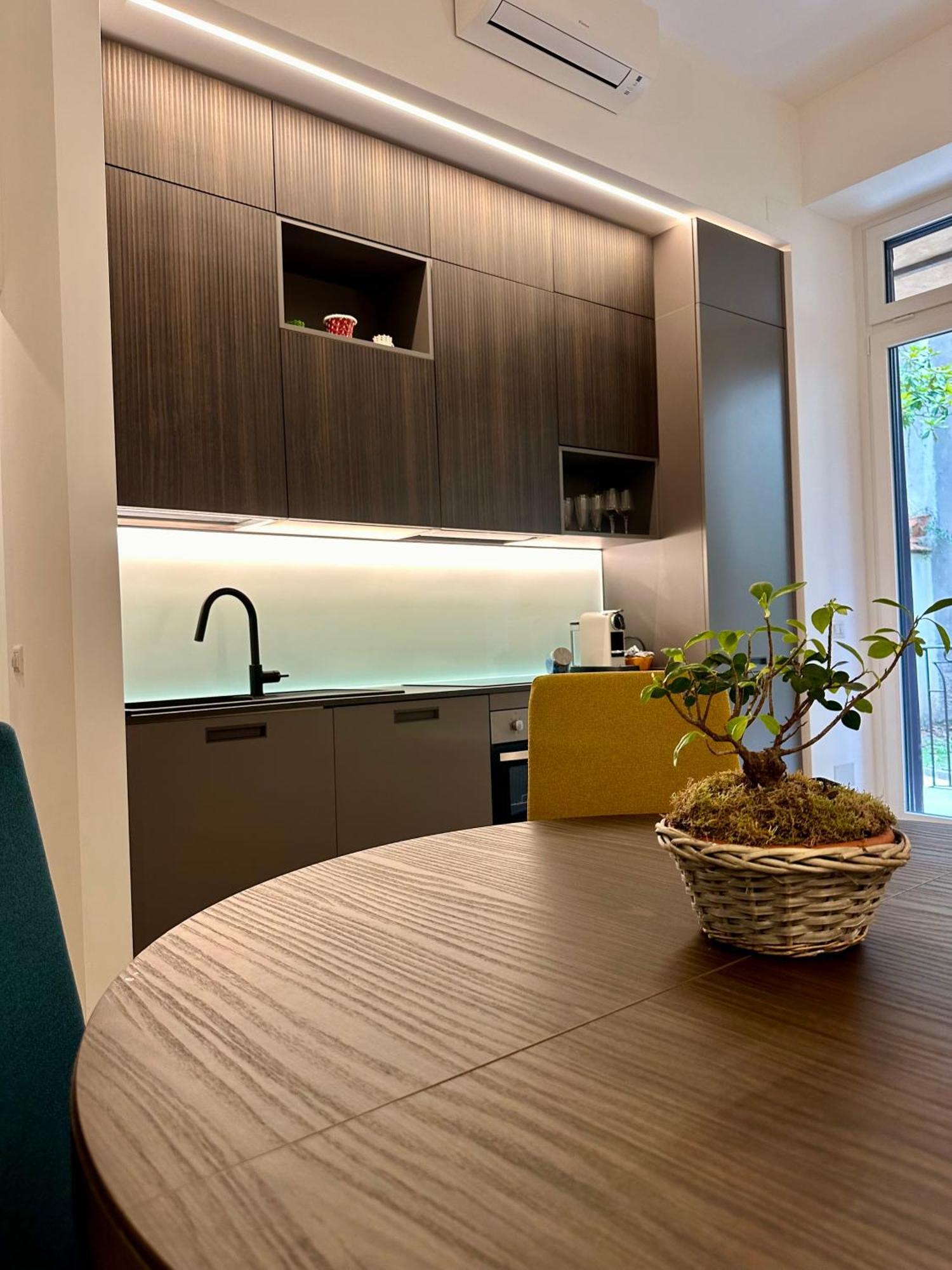 Lr Deluxe Apartments - Porta Venezia - Bilocale Con Giardino Privato Milano Eksteriør billede
