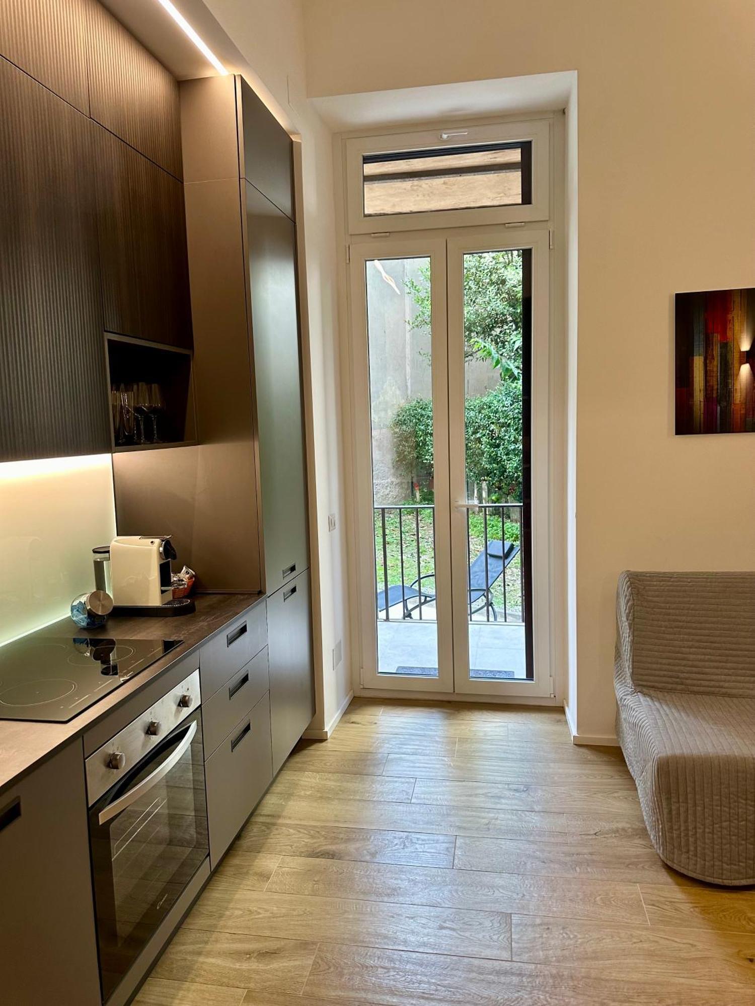 Lr Deluxe Apartments - Porta Venezia - Bilocale Con Giardino Privato Milano Eksteriør billede