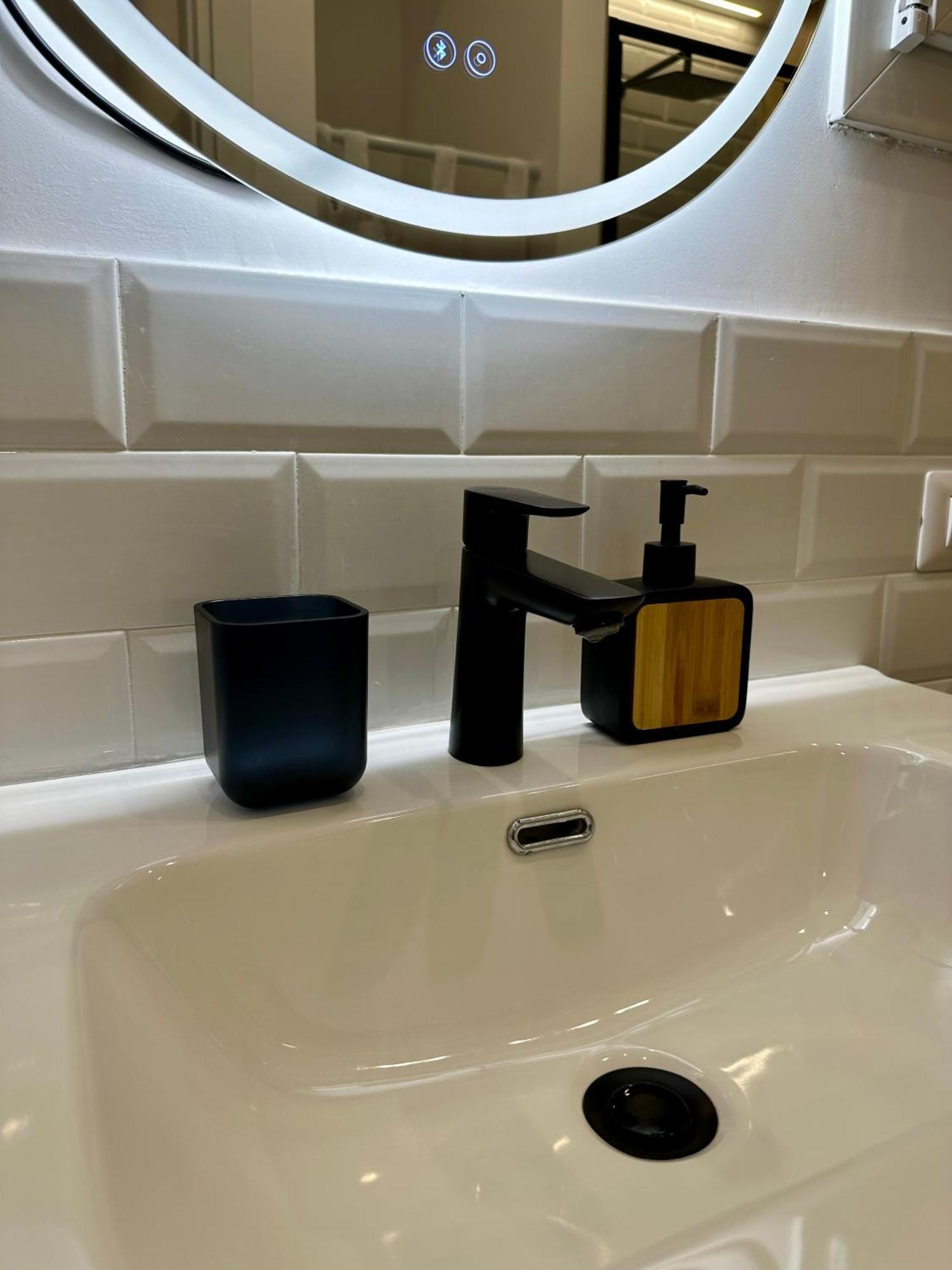 Lr Deluxe Apartments - Porta Venezia - Bilocale Con Giardino Privato Milano Eksteriør billede