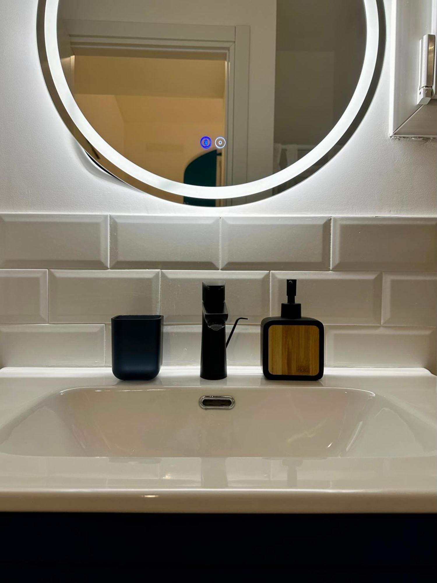 Lr Deluxe Apartments - Porta Venezia - Bilocale Con Giardino Privato Milano Eksteriør billede